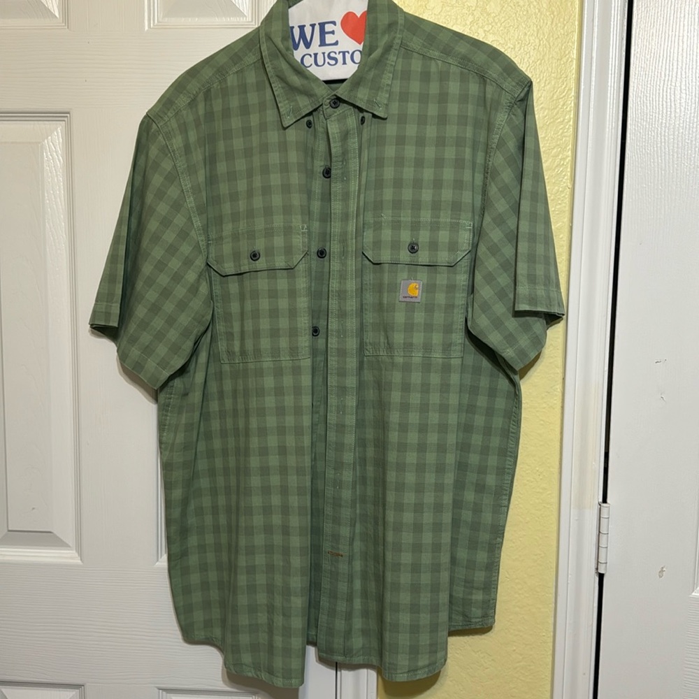 Carhartt green plaid short sleeve large shirt